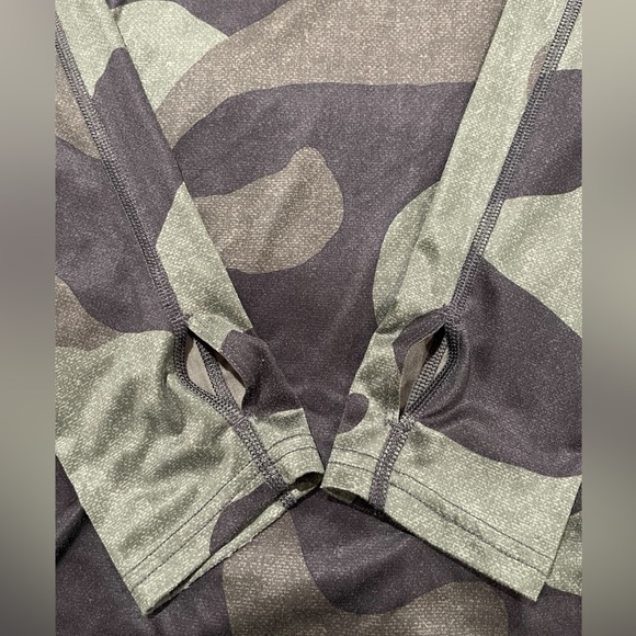 The North Face Mens Hiking Gear Pullover Hoodie. Color CAMOUFLAGE GREEN. Size M. - Picture 6 of 8